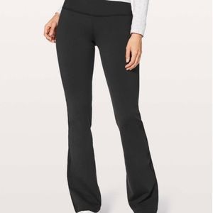 Lululemon Throw Back Pant Gently Worn 32.5"
Black, Size 12